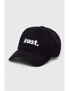 kust. czapka z daszkiem kolor czarny z aplikacją