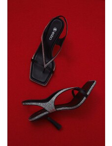 Czarne sandały damskie z cienkich pasków na obcasie z kryształkami Estro ER00114300