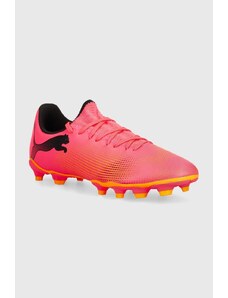 Puma obuwie piłkarskie korki Future 7 Play kolor różowy 107723