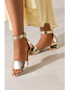 Złote sandały skórzane damskie na ozdobnym niskim obcasie z zakrytą piętą pasek wokół kostki PRODUKT POLSKI Casu 2143-703-N