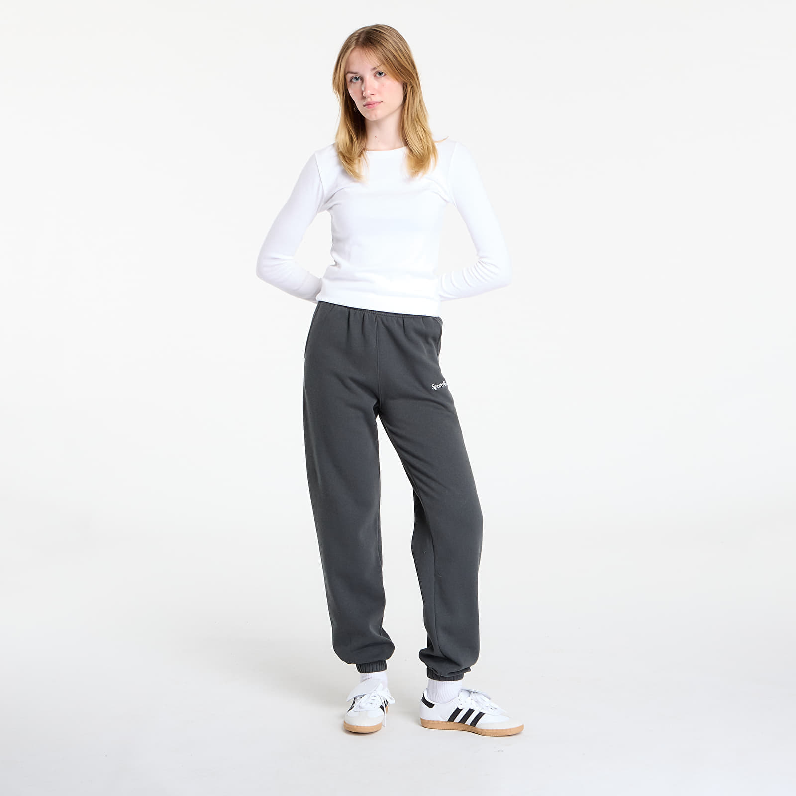 Spodnie dresowe Sporty & Rich Serif Logo Soft Sweapant UNISEX Faded Black L