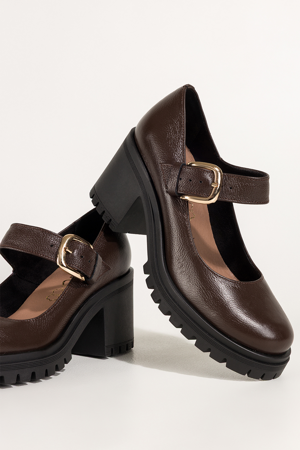 Czekoladowe półbuty skórzane damskie Mary Jane na szerokim klocku bieżnikowana platforma pasek ze złotą klamrą PRODUKT POLSKI Casu 79833