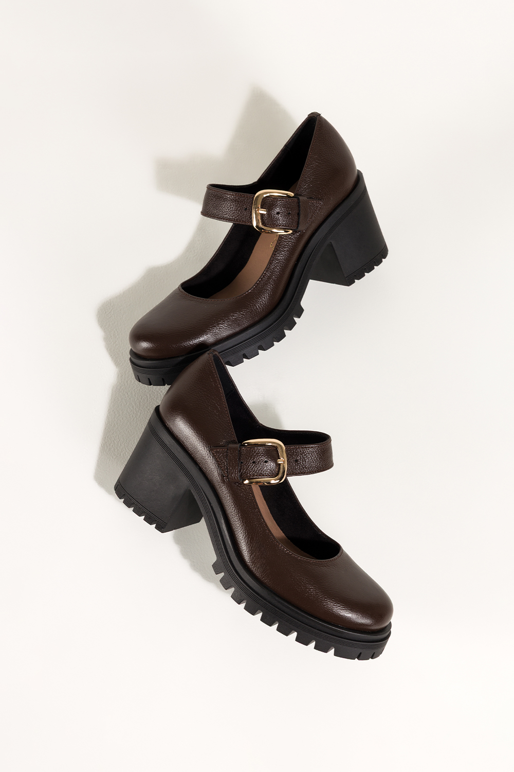 Czekoladowe półbuty skórzane damskie Mary Jane na szerokim klocku bieżnikowana platforma pasek ze złotą klamrą PRODUKT POLSKI Casu 79833