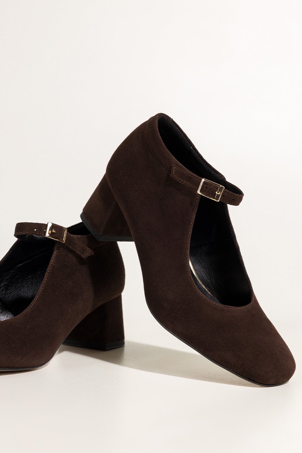 Czekoladowe czółenka skórzane damskie Mary Jane z paskiem na szerokim słupku PRODUKT POLSKI Casu 7063-648