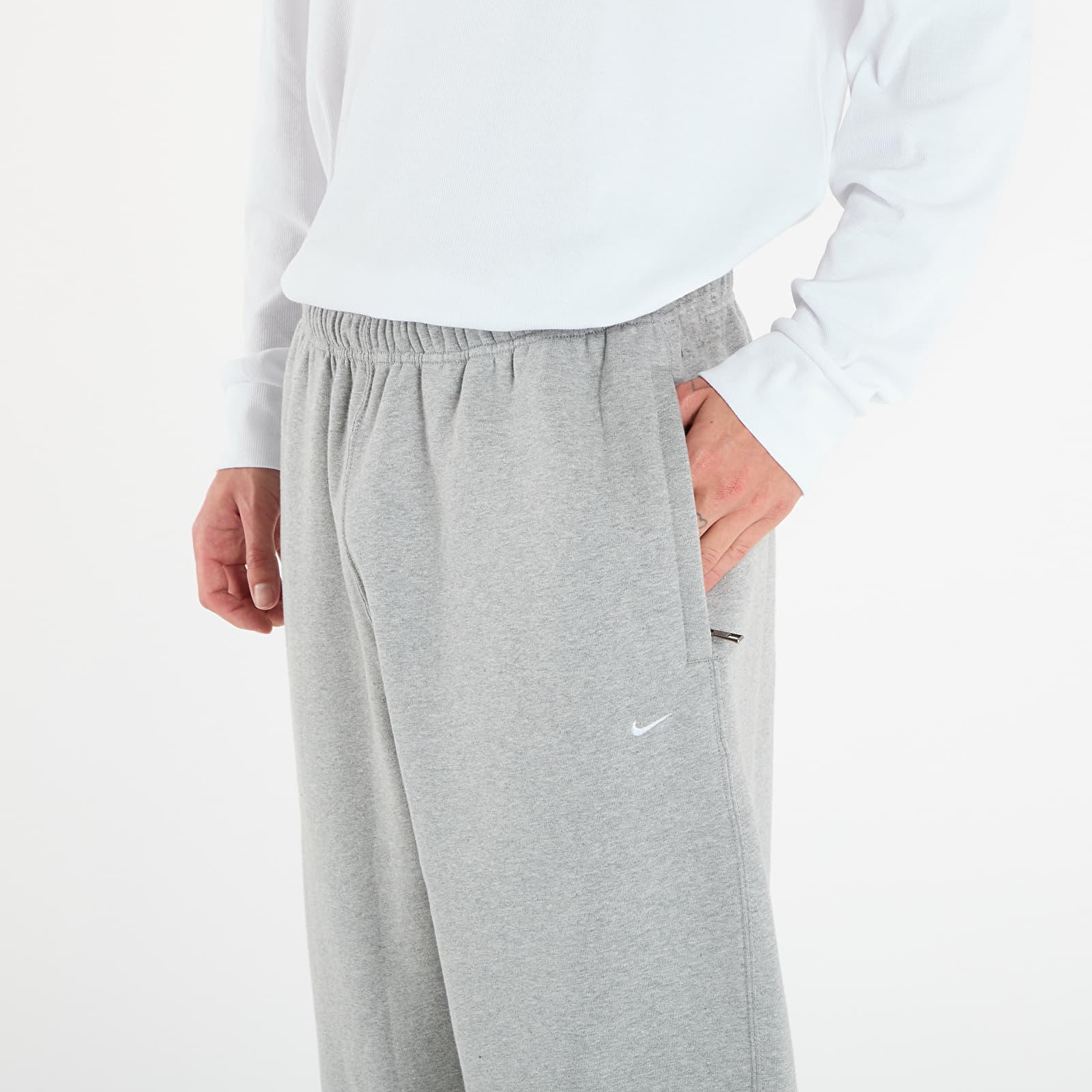 Spodnie dresowe Nike Solo Swoosh Men's Cuffed Fleece Pants Dk Grey Heather/ Lt Smoke Grey/ White M