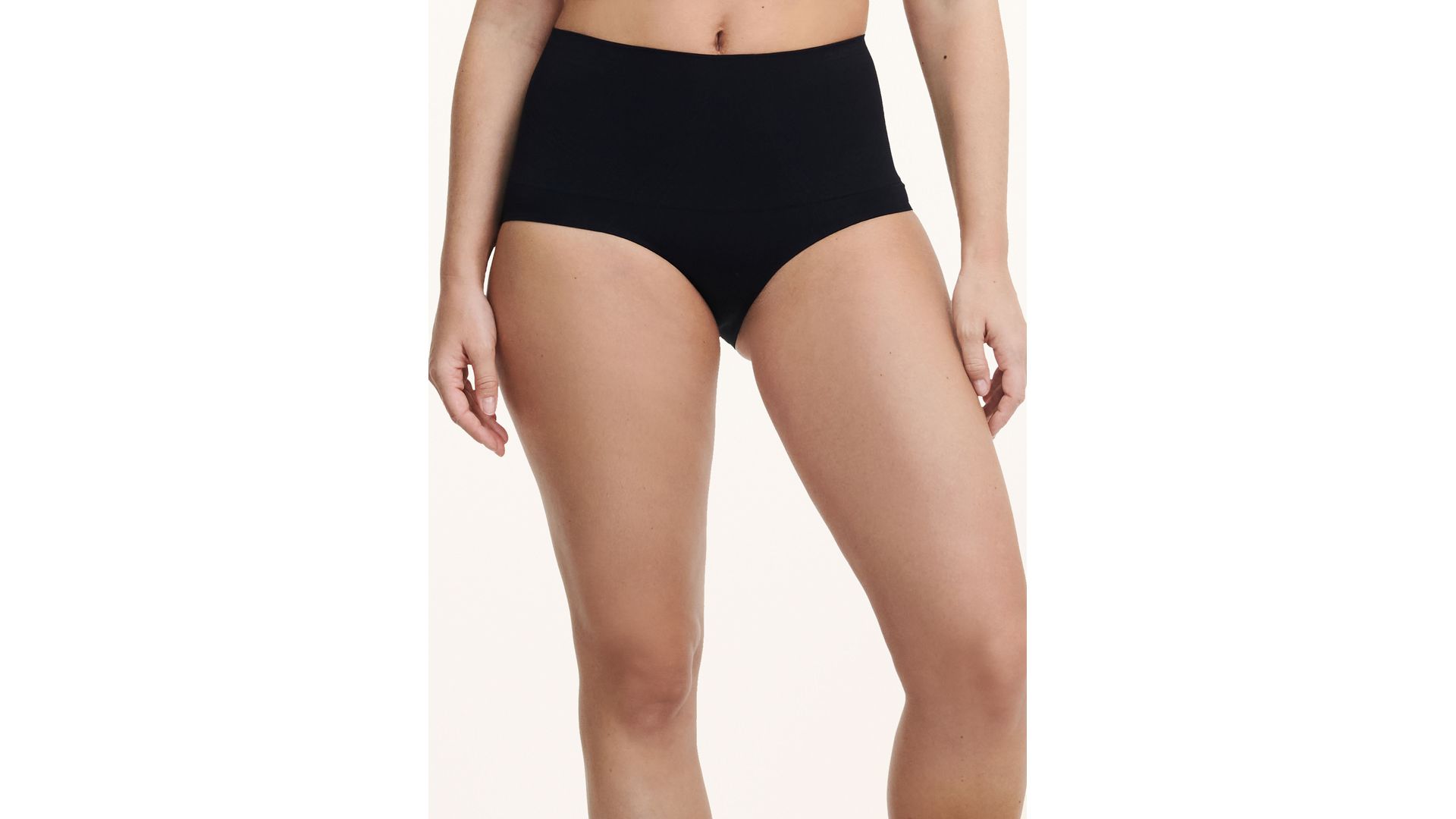 Chantelle Szorty Modelujące Smooth Comfort schwarz