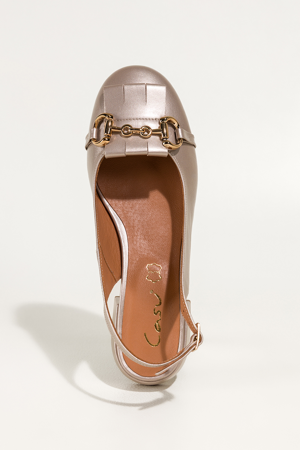 Złote czółenka skórzane damskie na niskim obcasie odkryta pięta złota ozdoba PRODUKT POLSKI Casu 7074-291