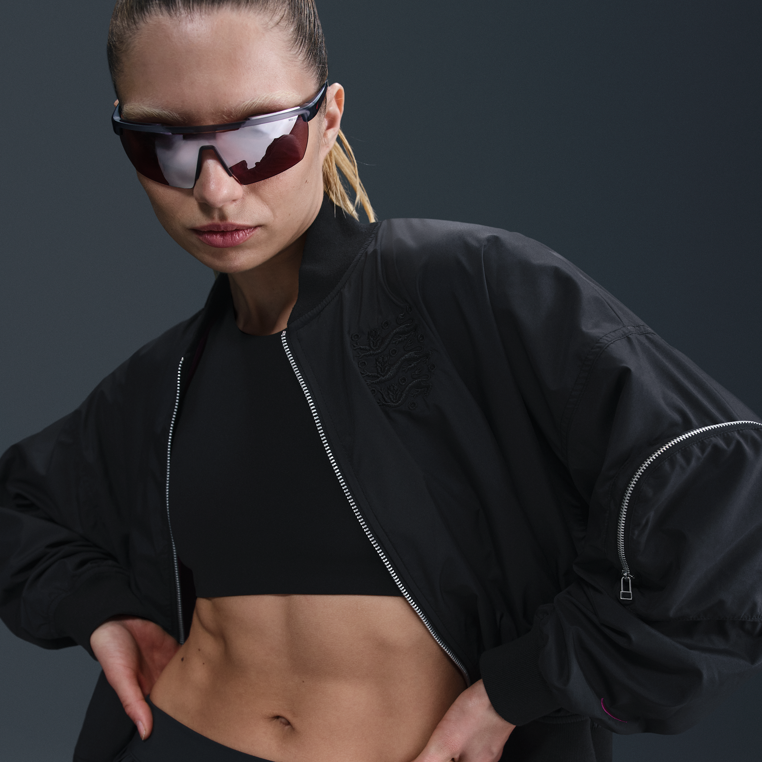 Damska oversizowa piłkarska kurtka typu bomberka Nike Anglia Essential - Czerń