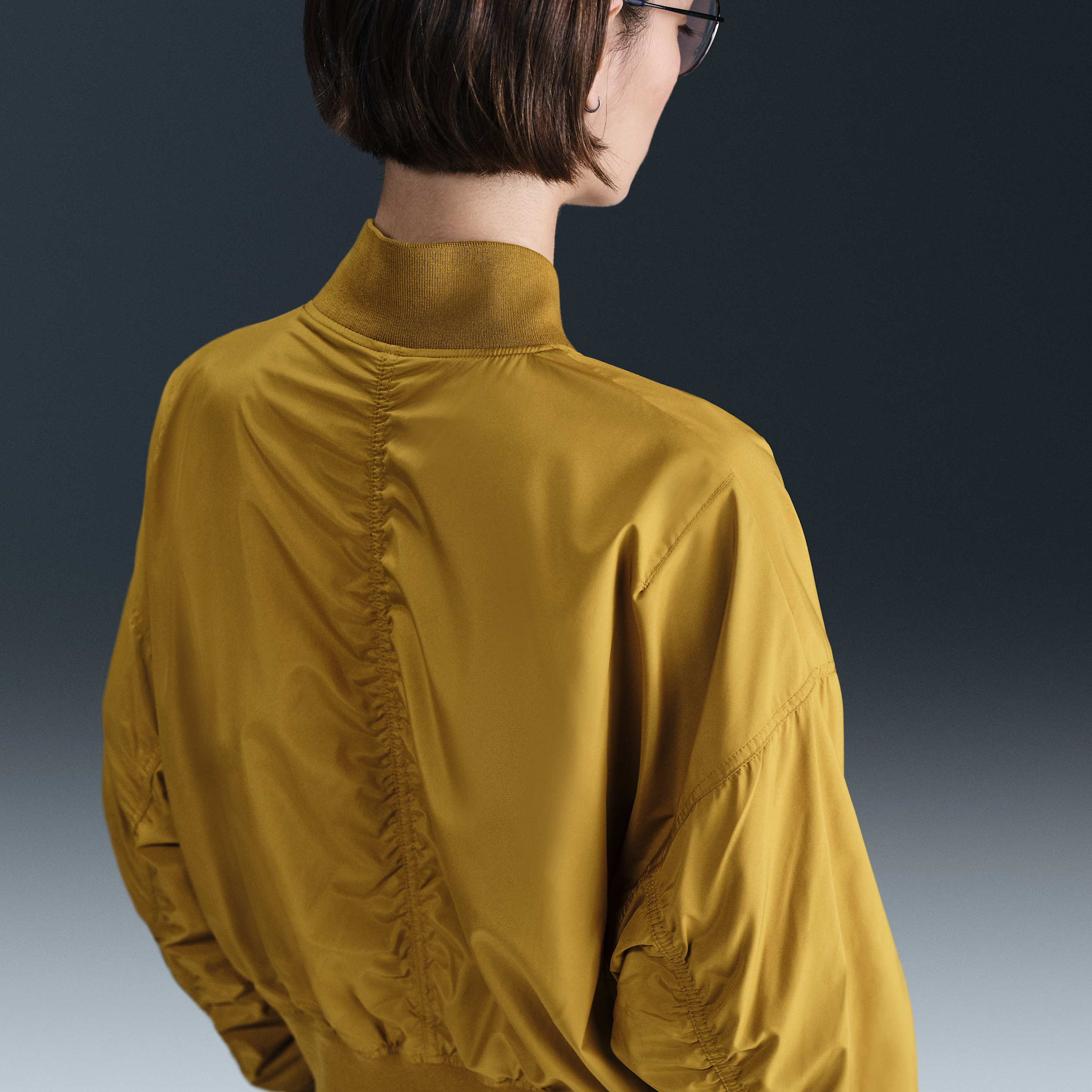 Damska oversizowa piłkarska kurtka typu bomberka Nike Holandia Essential - Brązowy