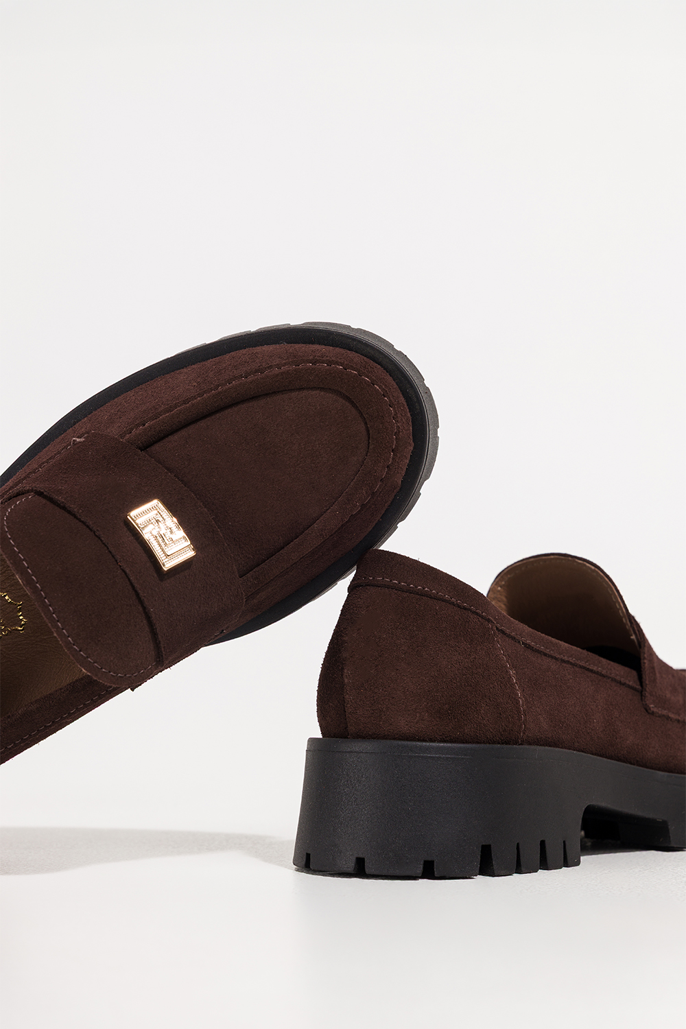 Czekoladowe mokasyny skórzane damskie bieżnikowana czarna platforma złota ozdoba PRODUKT POLSKI Casu 79802