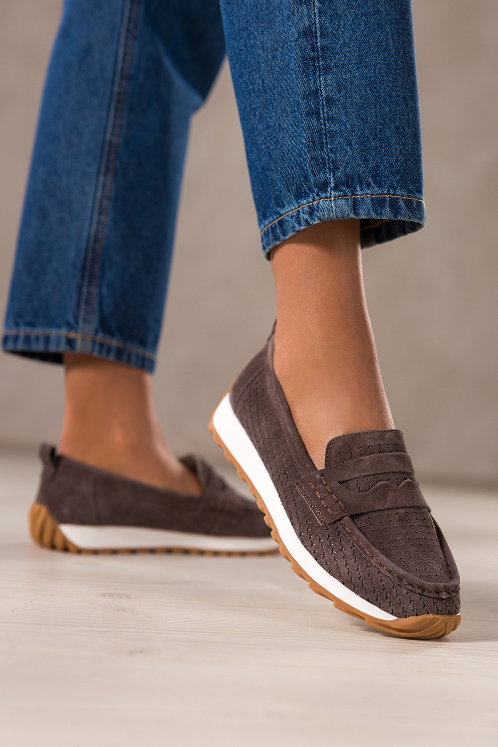 Czekoladowe mokasyny skórzane damskie ażurowe Sergio Leone na żłobionej platformie HK-990