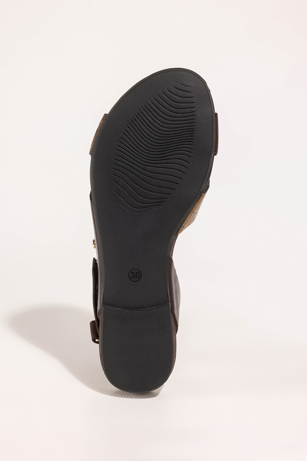 Czekoladowe sandały skórzane damskie na rzep elastyczna płaska podeszwa paski na krzyż z miedzianym wzorem PRODUKT POLSKI Casu 59858