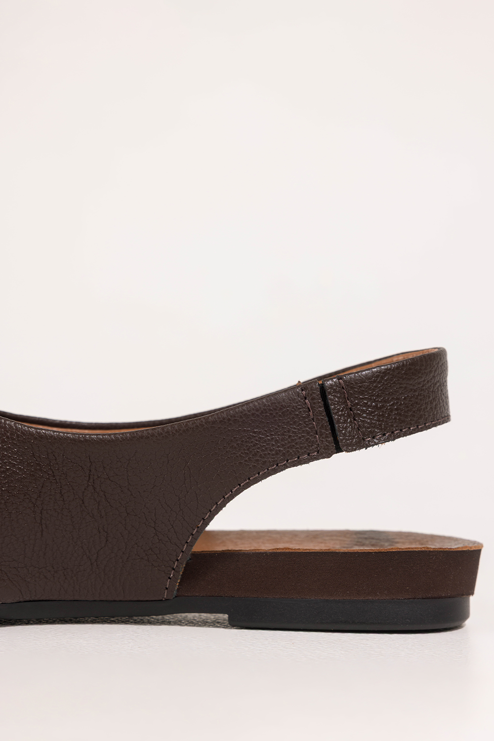 Czekoladowe sandały skórzane damskie z gumką elastyczna płaska podeszwa paski na krzyż PRODUKT POLSKI Casu 59592