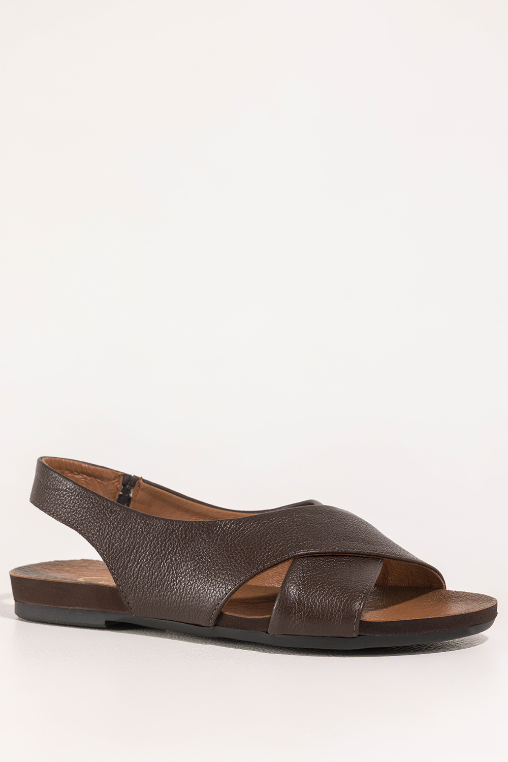 Czekoladowe sandały skórzane damskie z gumką elastyczna płaska podeszwa paski na krzyż PRODUKT POLSKI Casu 59592