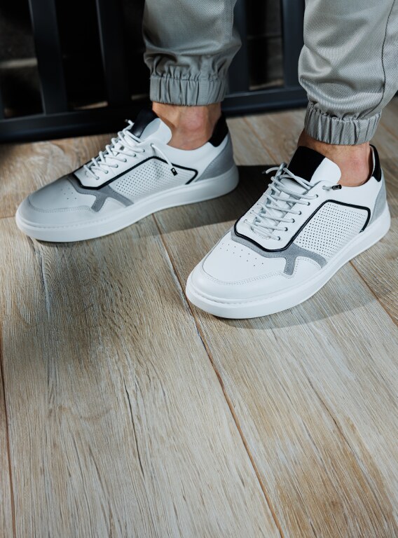 Sneakersy