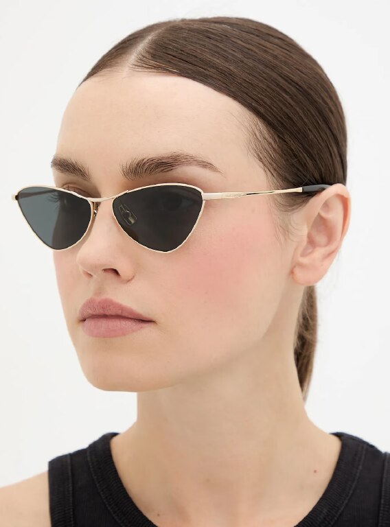 Czarne okulary przeciwsłoneczne