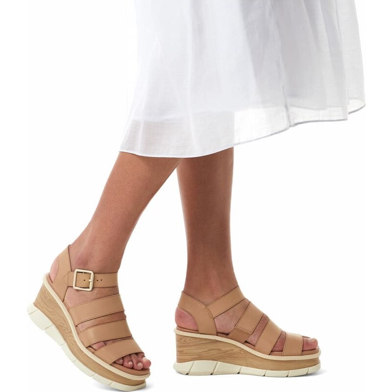 Sorel Skórzane sandały "Joanie" w kolorze beżowym na koturnie