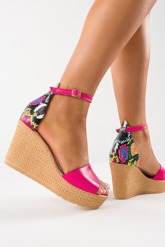 Fuksjowe sandały skórzane damskie espadryle na koturnie z zakrytą piętą pasek wokół kostki wzór wężowy PRODUKT POLSKI Casu 2556-204-922