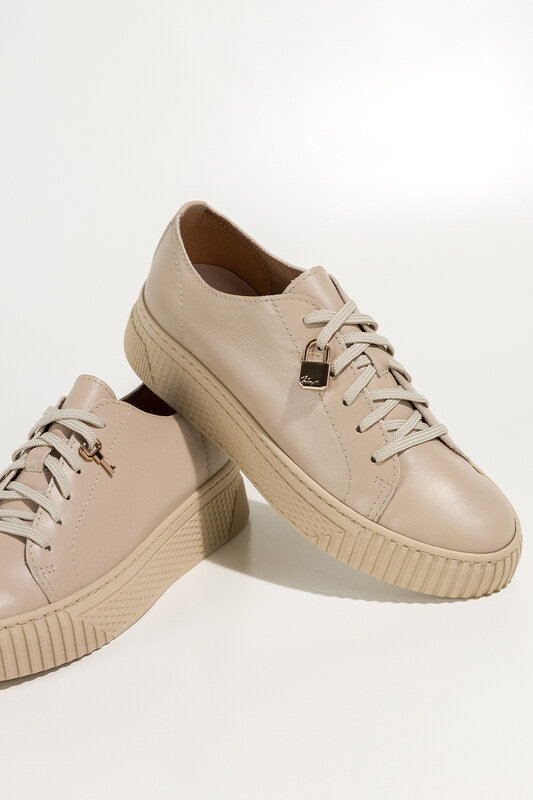 Beżowe sneakersy skórzane damskie buty sportowe na platformie z kłódką sznurowane PRODUKT POLSKI Casu 1145