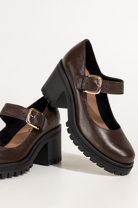 Czekoladowe półbuty skórzane damskie Mary Jane na szerokim klocku bieżnikowana platforma pasek ze złotą klamrą PRODUKT POLSKI Casu 79833