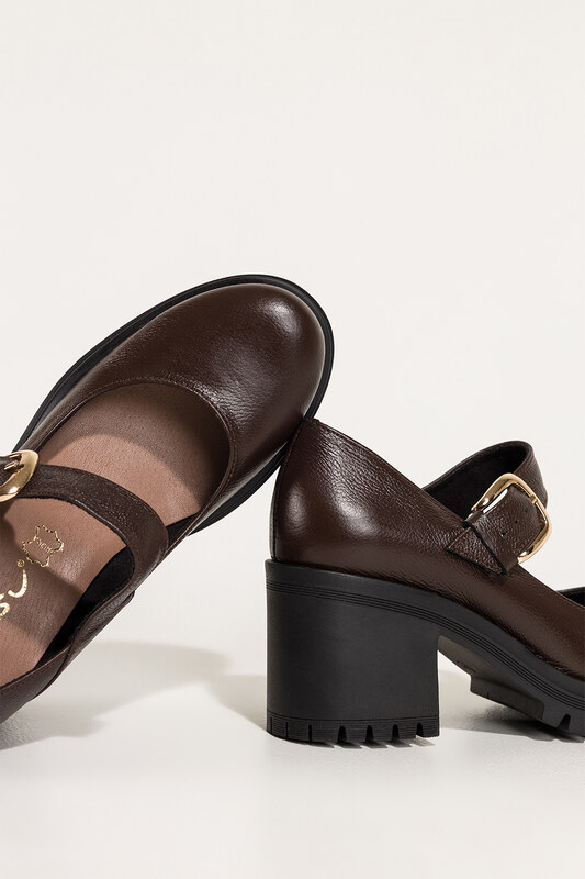 Czekoladowe półbuty skórzane damskie Mary Jane na szerokim klocku bieżnikowana platforma pasek ze złotą klamrą PRODUKT POLSKI Casu 79833