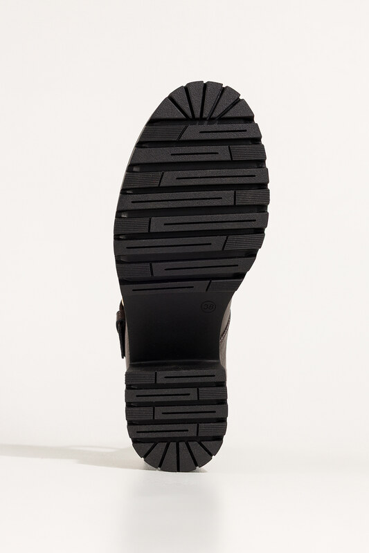 Czekoladowe półbuty skórzane damskie Mary Jane na szerokim klocku bieżnikowana platforma pasek ze złotą klamrą PRODUKT POLSKI Casu 79833