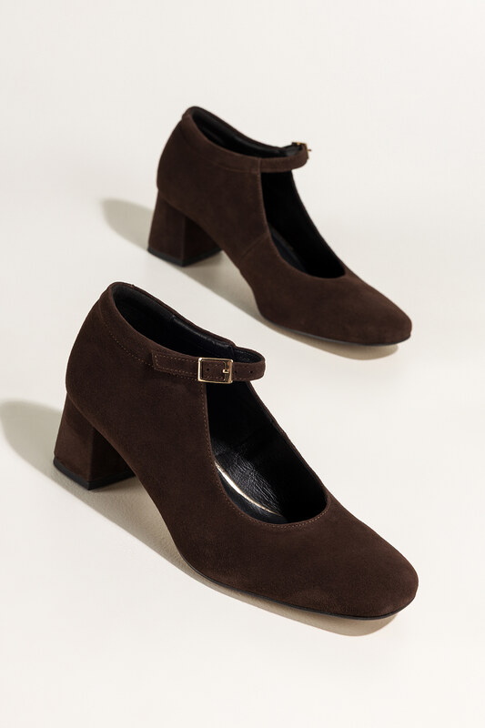 Czekoladowe czółenka skórzane damskie Mary Jane z paskiem na szerokim słupku PRODUKT POLSKI Casu 7063-648