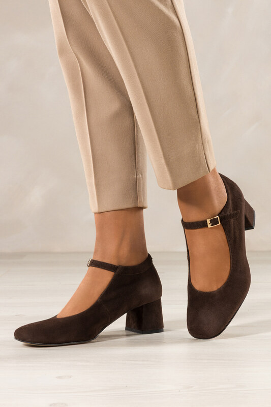 Czekoladowe czółenka skórzane damskie Mary Jane z paskiem na szerokim słupku PRODUKT POLSKI Casu 7063-648