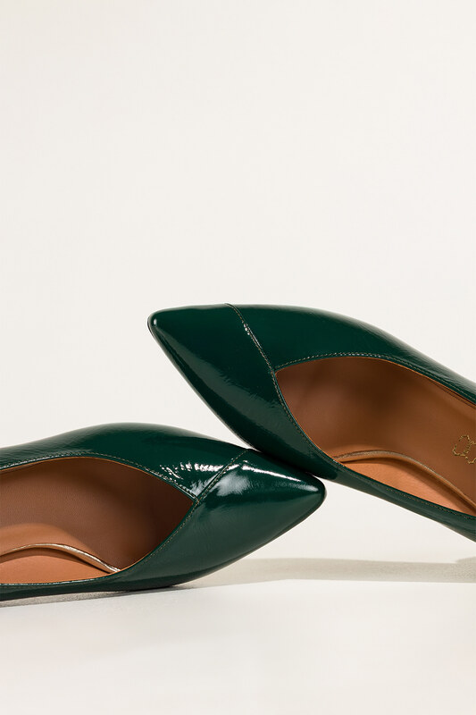 Zielone czółenka skórzane damskie lakierowane na szerokim ozdobnym obcasie PRODUKT POLSKI Casu 7979-371