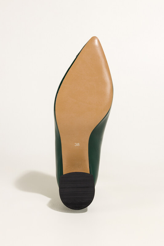 Zielone czółenka skórzane damskie lakierowane na szerokim ozdobnym obcasie PRODUKT POLSKI Casu 7979-371