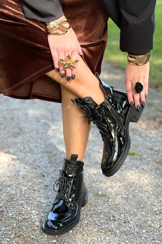 Vinceza Lakierowane botki damskie skórzane czarne z zamkiem i sznurówką