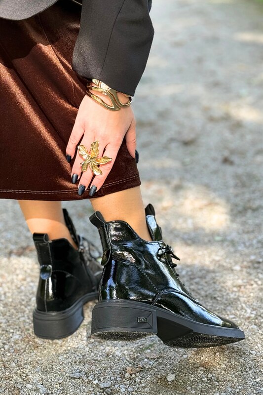 Vinceza Lakierowane botki damskie skórzane czarne z zamkiem i sznurówką