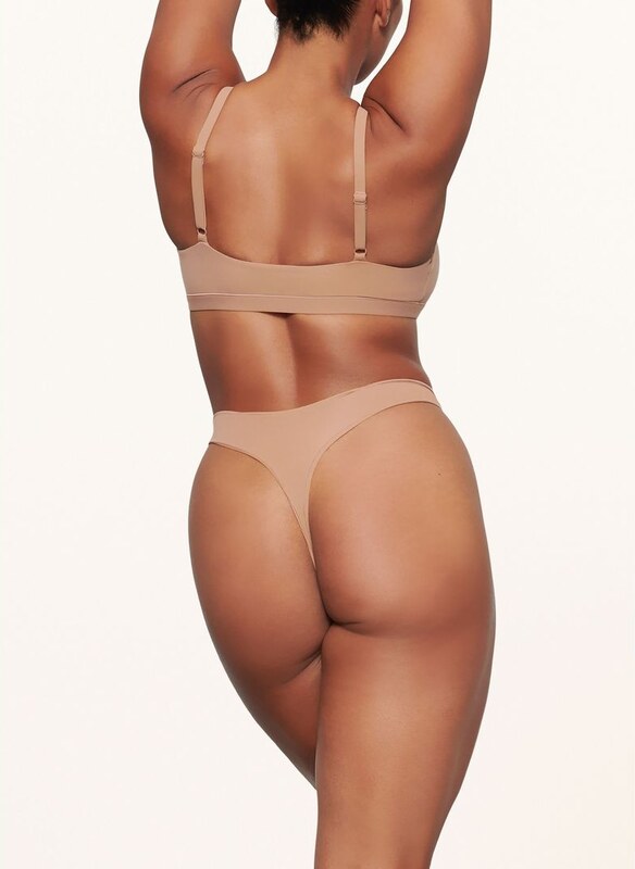 Skims Stringi Fits Everybody beige