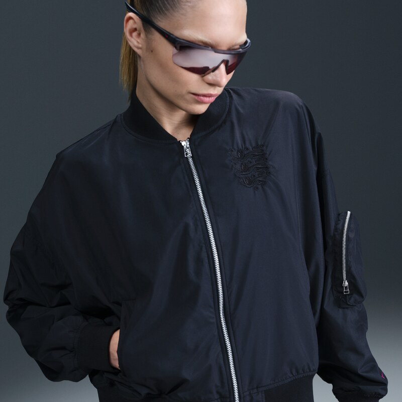 Damska oversizowa piłkarska kurtka typu bomberka Nike Anglia Essential - Czerń