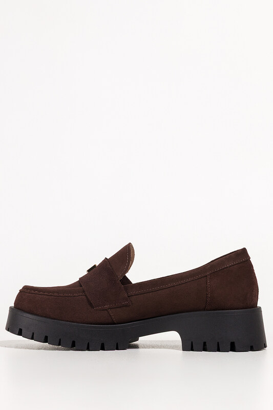 Czekoladowe mokasyny skórzane damskie bieżnikowana czarna platforma złota ozdoba PRODUKT POLSKI Casu 79802