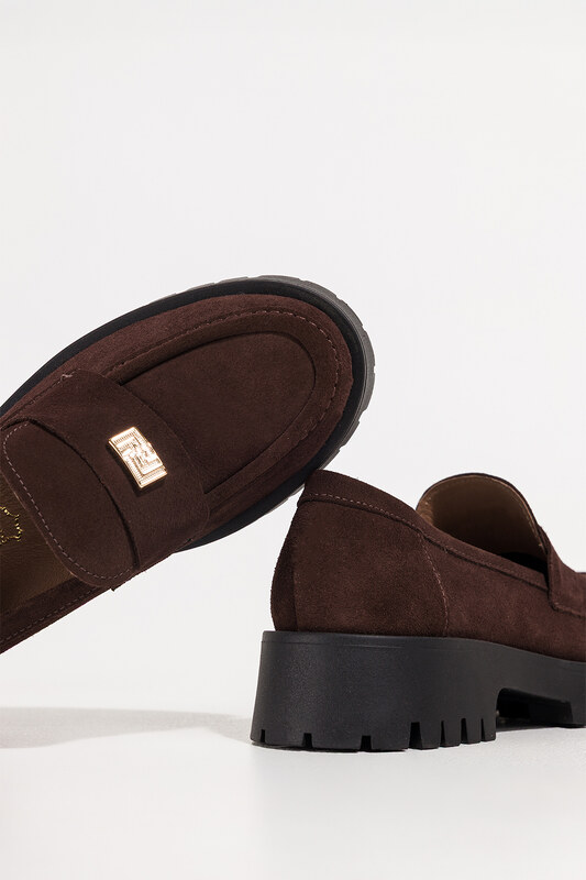 Czekoladowe mokasyny skórzane damskie bieżnikowana czarna platforma złota ozdoba PRODUKT POLSKI Casu 79802