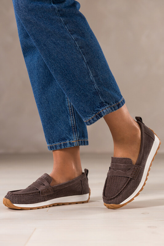 Czekoladowe mokasyny skórzane damskie ażurowe Sergio Leone na żłobionej platformie HK-990