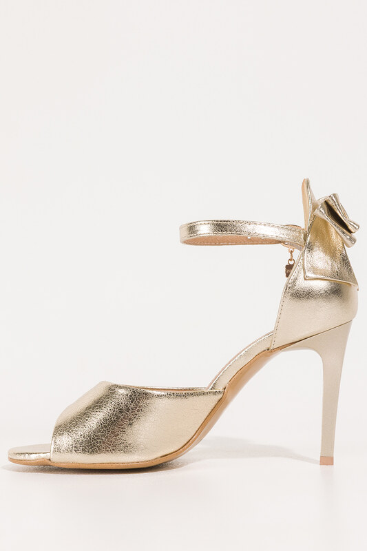 Złote sandały skórzane damskie szpilki z zakrytą piętą pasek wokół kostki ozdoba z kryształkiem kokarda PRODUKT POLSKI Casu 6196