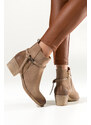 Beżowe botki skórzane damskie kowbojki na klocku z ozdobnym paskiem PRODUKT POLSKI Casu 60478
