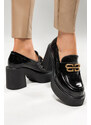 Czarne mokasyny skórzane damskie lakierowane na szerokim klocku złota ozdoba PRODUKT POLSKI Casu 20170-NO