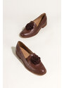 Brązowe mokasyny skórzane damskie półbuty płaskie z ozdobnym kwiatem na cholewce PRODUKT POLSKI Casu 8105
