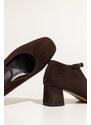 Czekoladowe czółenka skórzane damskie Mary Jane z paskiem na szerokim słupku PRODUKT POLSKI Casu 7063-648