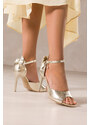 Złote sandały skórzane damskie szpilki z zakrytą piętą pasek wokół kostki ozdoba z kryształkiem kokarda PRODUKT POLSKI Casu 6196