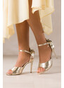 Złote sandały skórzane damskie szpilki z zakrytą piętą pasek wokół kostki ozdoba z kryształkiem kokarda PRODUKT POLSKI Casu 6196