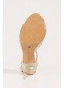 Złote sandały skórzane damskie szpilki z zakrytą piętą pasek wokół kostki ozdoba z kryształkiem kokarda PRODUKT POLSKI Casu 6196