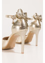 Złote sandały skórzane damskie szpilki z zakrytą piętą pasek wokół kostki ozdoba z kryształkiem kokarda PRODUKT POLSKI Casu 6196